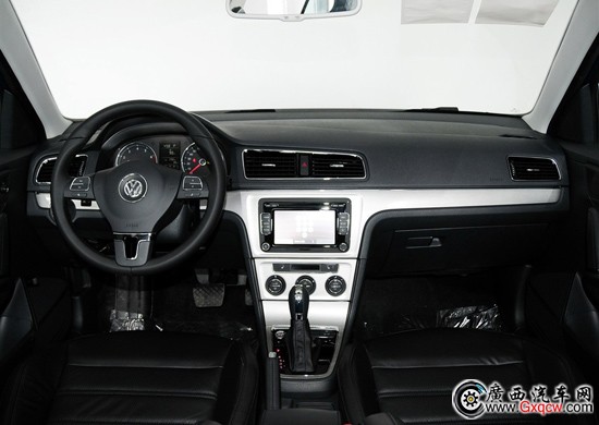 2013款全新上海大眾朗逸