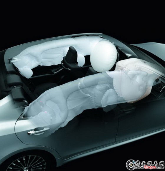 再展旗艦風(fēng)采 新皇冠摘C-NCAP2015年度安全車大獎(jiǎng)