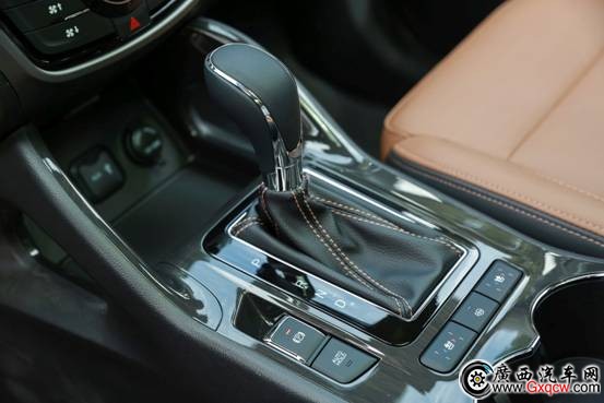 1501052696444753.jpg Macintosh HD:Users:Arlene:Desktop:CS75莫干山風(fēng)景圖:CS75尚酷版AT車型圖片:內(nèi)飾:1V2A0256-13.jpg