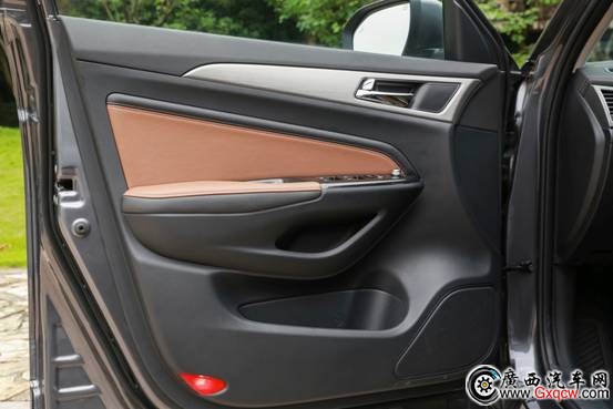 1501052696814311.jpg Macintosh HD:Users:Arlene:Desktop:CS75莫干山風(fēng)景圖:CS75尚酷版AT車型圖片:內(nèi)飾:1V2A0194-4.jpg